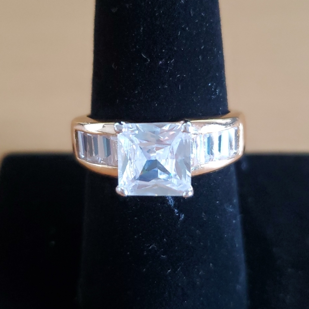 Gold Fashion Engagement Ring